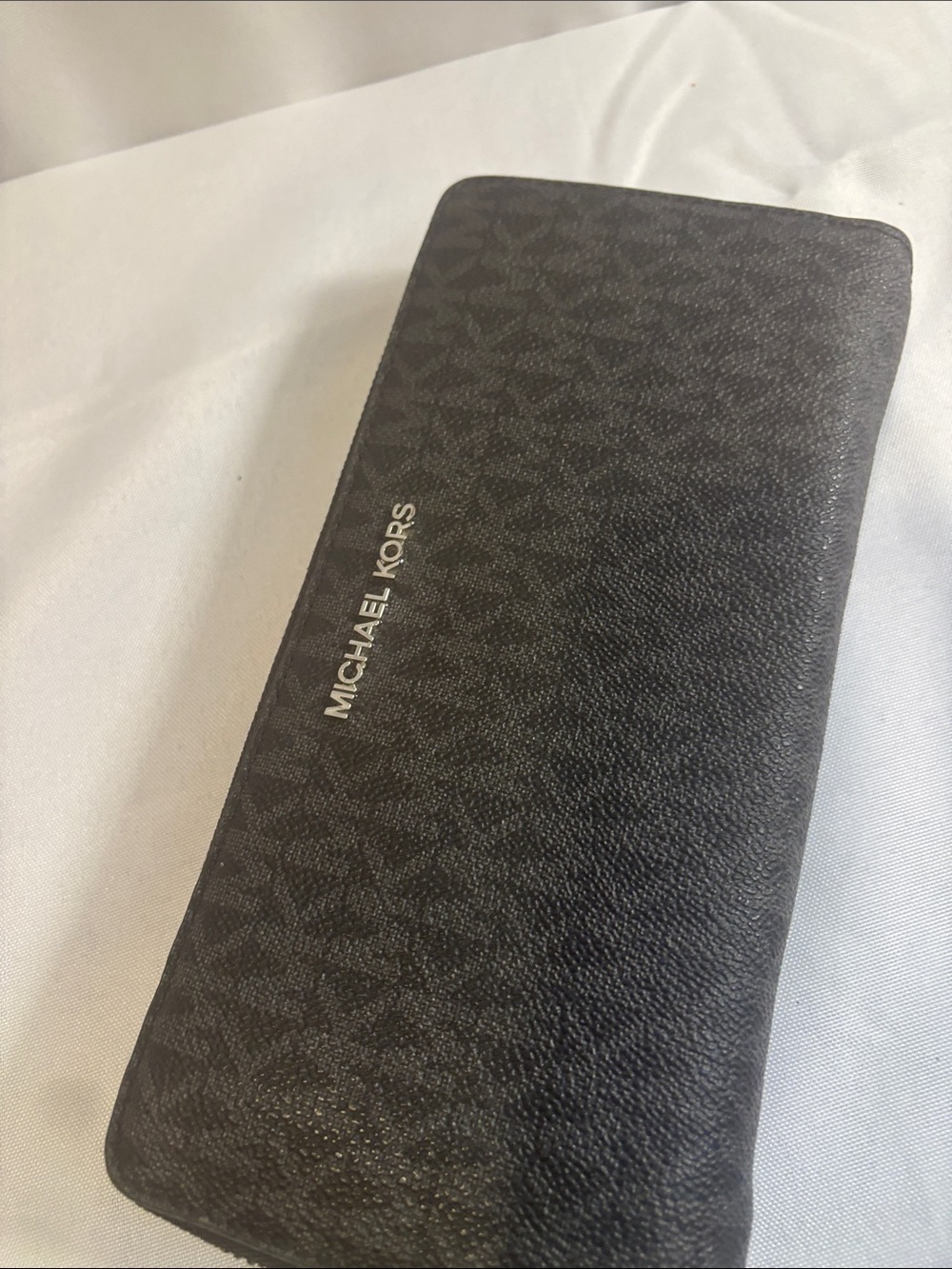 Michael Kors Men’s Black Logo Continental Zip Card Holder